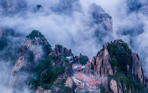 中国最著名的旅游排名前10的地方是哪些地方？