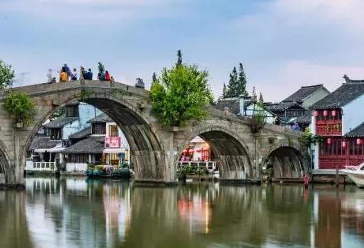 上海旅游十大必去景点：迪士尼度假区/东方明珠塔/外滩•南京路步行街/豫园•城隍庙/上海科技馆/上海世博园
