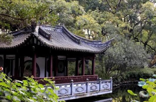上海旅游十大必去景点：迪士尼度假区/东方明珠塔/外滩•南京路步行街/豫园•城隍庙/上海科技馆/上海世博园