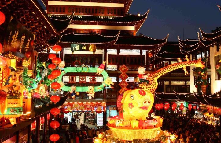 上海有什么好玩的地方：外滩/城隍庙/淮海路/浦江游览/乍浦路/人民广场/陆家嘴