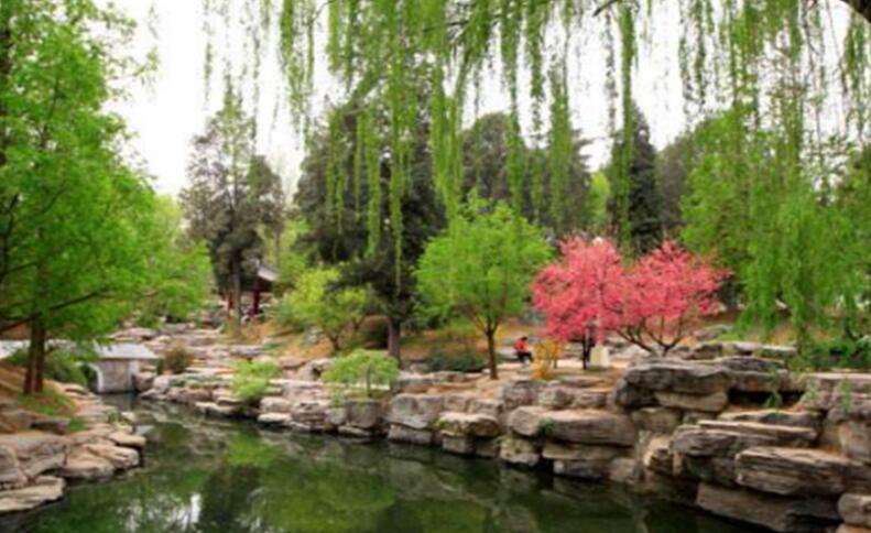 北京十大公园：颐和园/北海公园/天坛公园/圆明园/中山公园/奥林匹克公园/凤凰岭公园/百望山森林公园/朝阳公园/海淀公园