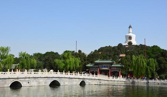 北京十大公园：颐和园/北海公园/天坛公园/圆明园/中山公园/奥林匹克公园/凤凰岭公园/百望山森林公园/朝阳公园/海淀公园