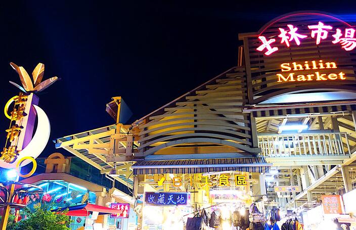 上海浦东区景点有那些小吃街：云南南路美食街/黄河路美食街/吴江路美食街/淮海路美食街/乍浦路美食街/昌里路