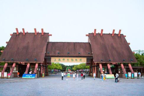 12月份上海周边景点推荐：外滩/上海迪士尼乐园/上海野生动物园/田子坊/南京路步行街/上海城隍庙旅游区/朱家角古镇/陆家