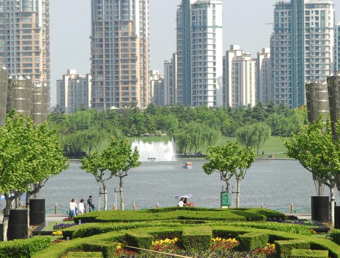 上海虹桥高铁站周边景点：上海动物园/上海植物园/上海古猗园/汇龙潭公园/世纪公园/曲水园/顾村公园/上海共青森林公园/上