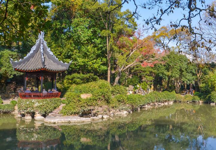 上海虹桥高铁站周边景点：上海动物园/上海植物园/上海古猗园/汇龙潭公园/世纪公园/曲水园/顾村公园/上海共青森林公园/上