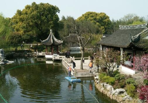 上海虹桥高铁站周边景点：上海动物园/上海植物园/上海古猗园/汇龙潭公园/世纪公园/曲水园/顾村公园/上海共青森林公园/上