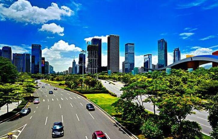 深圳较繁华的道路：深南大道