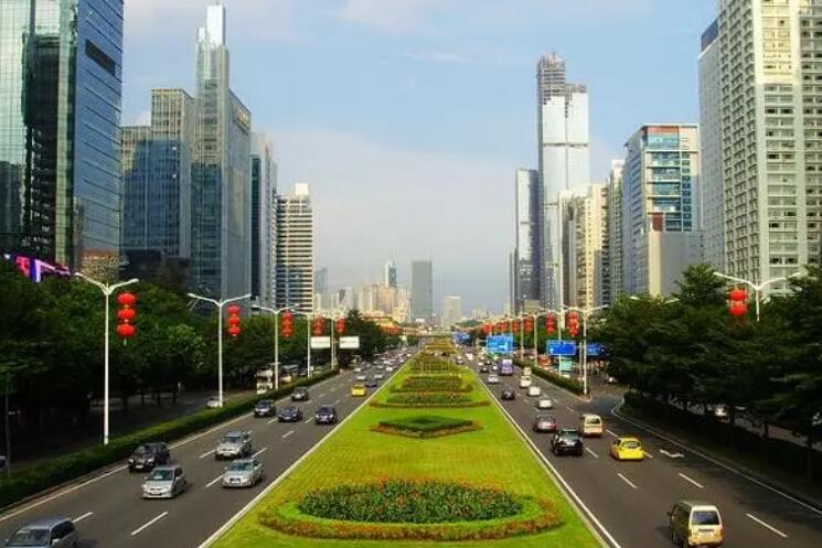 深圳较繁华的道路：深南大道