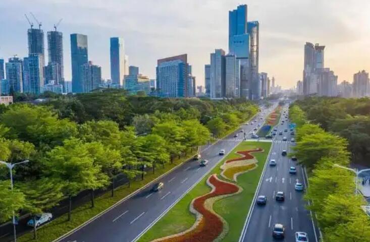 深圳较繁华的道路：深南大道