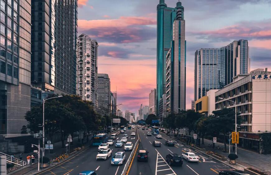 深圳较繁华的道路：深南大道