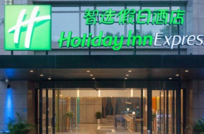 成都机场周边旅游景点：成都大熊猫繁育研究基地/金沙遗址博物馆/三圣乡/新都桥梁公园/ 长青古镇/三岔湖风景区
