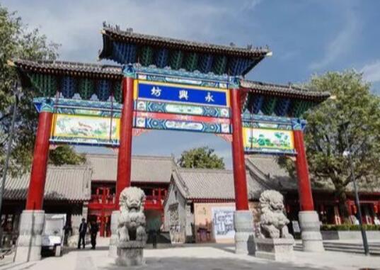 天津市区旅游景点排名前十：五大道/古文化街/天后宫/南北牌楼/天津之眼/意大利风情街/海河/瓷房子/西开教堂/盘山风景区