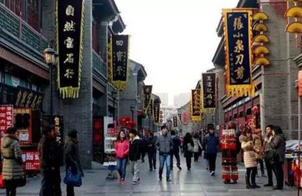 天津市区旅游景点排名前十：五大道/古文化街/天后宫/南北牌楼/天津之眼/意大利风情街/海河/瓷房子/西开教堂/盘山风景区