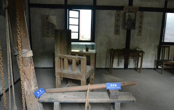 重庆旅游景点排行榜前十名：长江三峡/大足石刻/武隆喀斯特旅游区/云阳龙缸景区/四面山/ 巫山小三峡-小小三峡