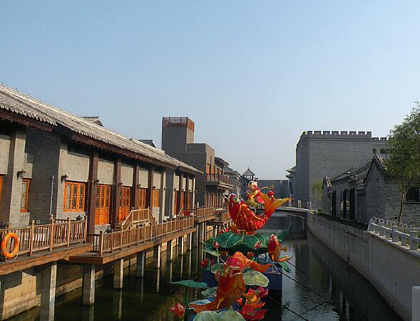 天津汉沽海边旅游景点：海河外滩公园/北塘古镇/汉沽八卦滩的基辅航空母舰/孟庄园葡萄酿酒园/天津滨海航母主题公园/天津海昌极地海洋公园/大沽口炮台遗址