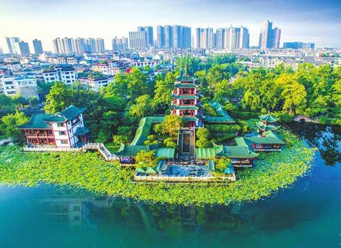 成都市新都区十大旅游景点：宝光寺/宝光桂湖/泥巴沱/花香果居旅游景区/石象湖/沸腾小镇/漫花庄园郁金香花展/杨升庵博物馆/保利公园/唐代园林—新繁东湖