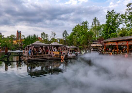 成都市新都区十大旅游景点：宝光寺/宝光桂湖/泥巴沱/花香果居旅游景区/石象湖/沸腾小镇/漫花庄园郁金香花展/杨升庵博物馆/保利公园/唐代园林—新繁东湖