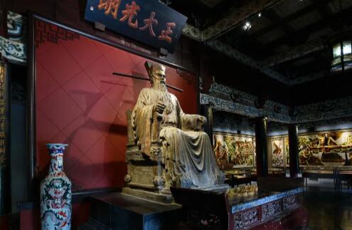 成都市新都区十大旅游景点：宝光寺/宝光桂湖/泥巴沱/花香果居旅游景区/石象湖/沸腾小镇/漫花庄园郁金香花展/杨升庵博物馆/保利公园/唐代园林—新繁东湖