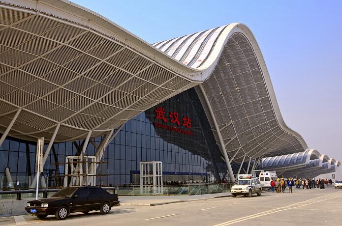 武汉火车站1号停车场能停多久：不收费短时间15分钟