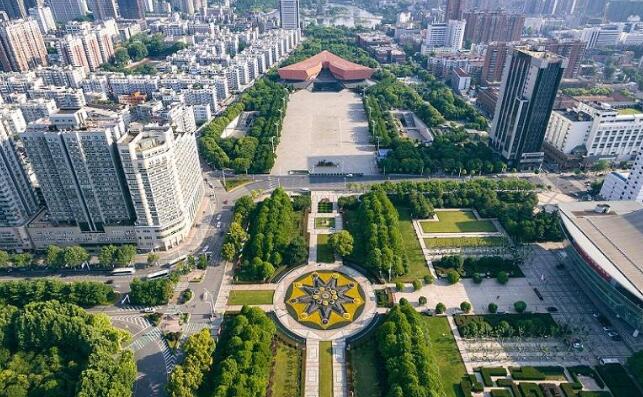 武汉十大必玩景点：黄鹤楼/东湖/木兰景区/江汉路步行街/武汉大学
