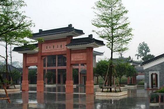 东莞旅游必去十大景点：东莞可园/东莞虎门沙角炮台/东莞粤晖园(国家4A级景区)/东莞状元笔公园(国家4A级景区)/东莞观音山森林公园(国家4A级景区)/东莞莲花山郊野公园(国家4A级景区）/东莞香市动物园/东莞水濂山森林公园/东莞同沙生态公园/东莞黄旗山旗峰公园