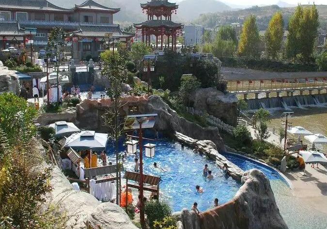 西安汤峪温泉哪家好：碧水湾阳光浴场