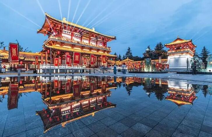 西安旅游必去十大景点推荐：大唐芙蓉园/西安城墙/华山风景名胜区/大雁塔雁塔区/西安钟楼
