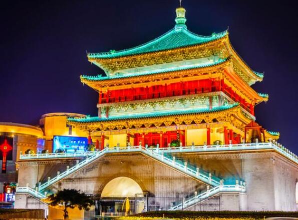 西安旅游必去十大景点推荐：大唐芙蓉园/西安城墙/华山风景名胜区/大雁塔雁塔区/西安钟楼