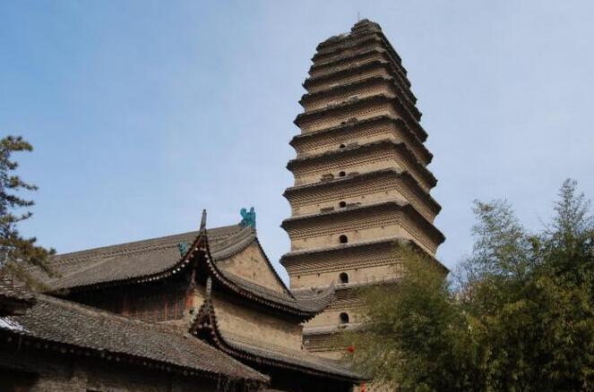 西安旅游必去十大景点推荐：大唐芙蓉园/西安城墙/华山风景名胜区/大雁塔雁塔区/西安钟楼