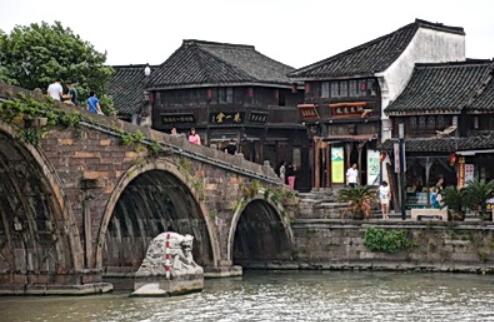 杭州良渚景点有哪些：良渚公园/安溪瑶山遗址/良渚博物院/良渚古城遗址公园/东明山森林公园
