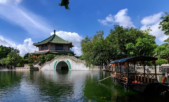 佛山周边游景点：宝墨园/长鹿旅游休博园/西樵山风景名胜区/双月湾/鼎湖山