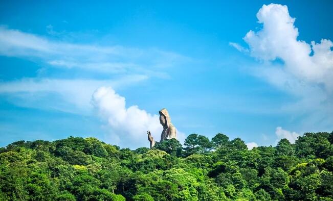 佛山周边游景点：宝墨园/长鹿旅游休博园/西樵山风景名胜区/双月湾/鼎湖山