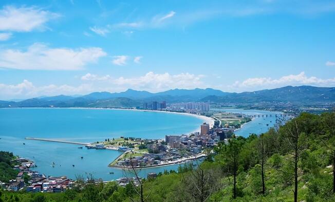 佛山周边游景点：宝墨园/长鹿旅游休博园/西樵山风景名胜区/双月湾/鼎湖山