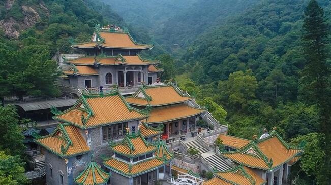 佛山周边游景点：宝墨园/长鹿旅游休博园/西樵山风景名胜区/双月湾/鼎湖山