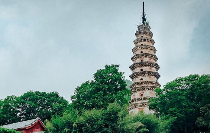 济南市有名的寺庙：灵岩寺/济南兴国禅寺/神通寺