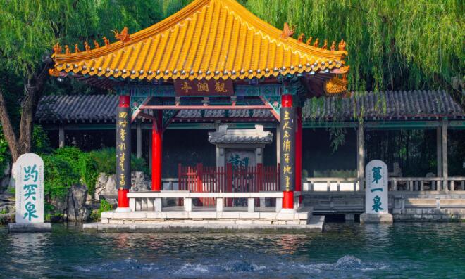 济南旅游必去十大景点推荐(济南旅游必去十大景点推荐理由)