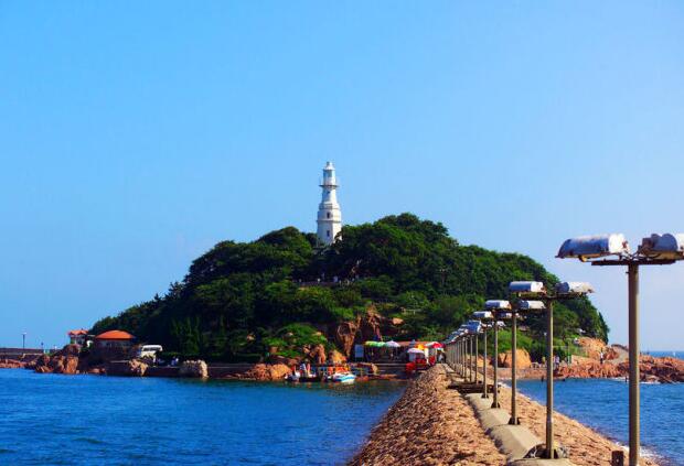 青岛旅游看海必去景点：八大关/鲁迅公园/石老人海水浴场/小鱼山公园/信号山公园