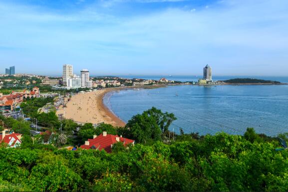 青岛旅游看海必去景点：八大关/鲁迅公园/石老人海水浴场/小鱼山公园/信号山公园