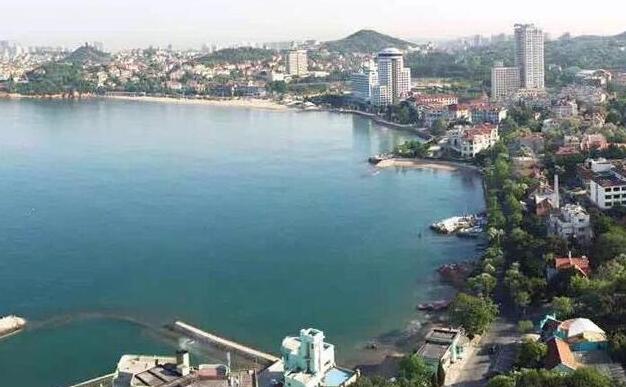 青岛旅游看海必去景点：八大关/鲁迅公园/石老人海水浴场/小鱼山公园/信号山公园