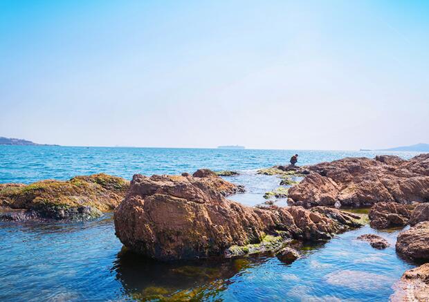 青岛旅游看海必去景点：八大关/鲁迅公园/石老人海水浴场/小鱼山公园/信号山公园