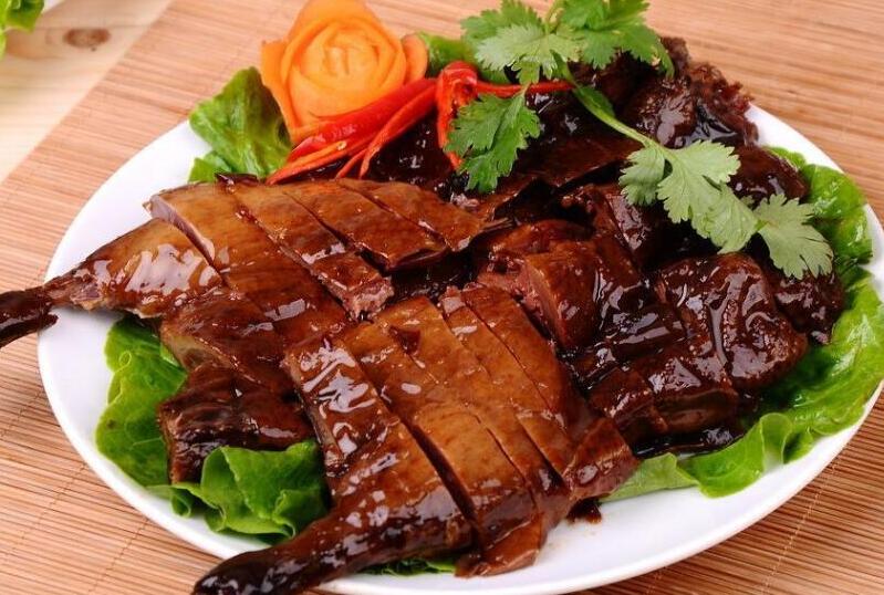 长沙十大特色美食排行榜：茶颜悦色/臭豆腐/糖油粑粑/口味虾/毛氏红烧肉