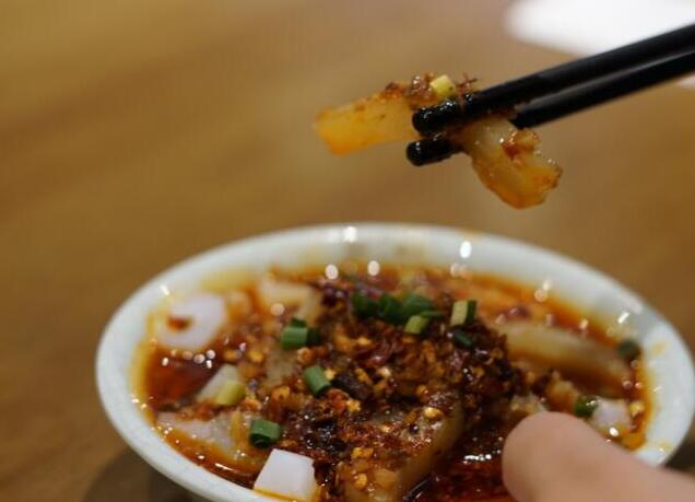长沙十大特色美食排行榜：茶颜悦色/臭豆腐/糖油粑粑/口味虾/毛氏红烧肉