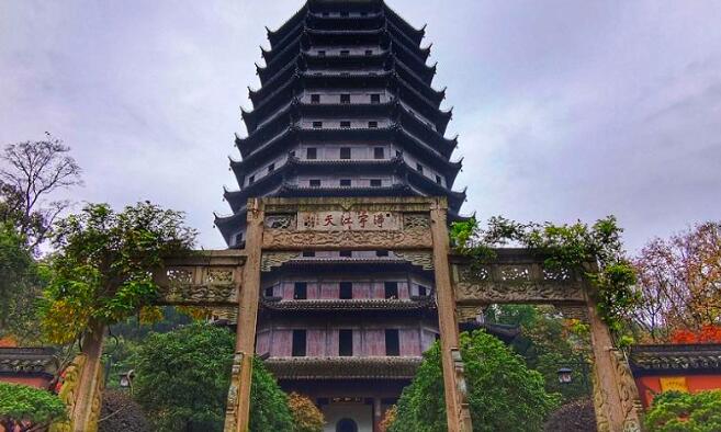 杭州旅游必去十大景点推荐(杭州旅游必去十大景点推荐理由)