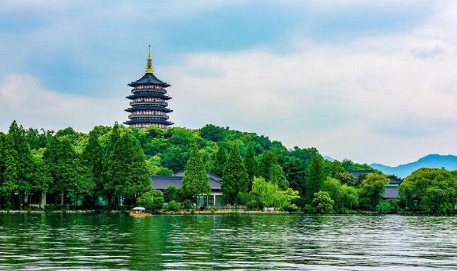 杭州旅游必去十大景点推荐(杭州旅游必去十大景点推荐理由)