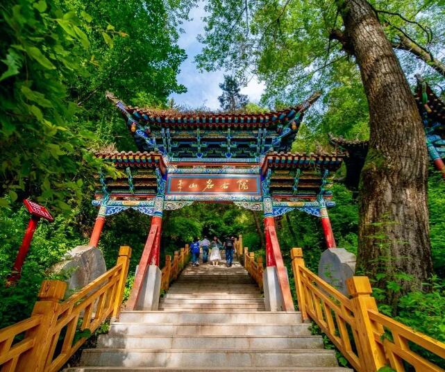 兰州旅游必去十大景点推荐(兰州必去的旅游景点)